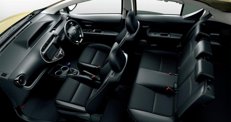 Интерьер Toyota Aqua Crossover 2017 года  (фото 5 из 8)